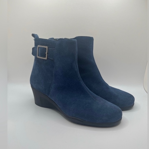 AEROSOLES Shoes - Aerosoles Women”s Heelrest Entorage Blue Suede Ankle Boots Size 8M